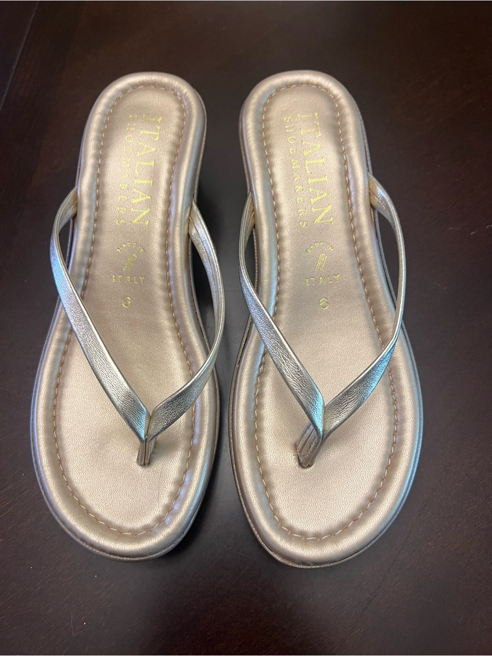 Italian Shoemakers Metallic Gold Thong Sandals. Size 6. Never worn. - Picture 3 of 5